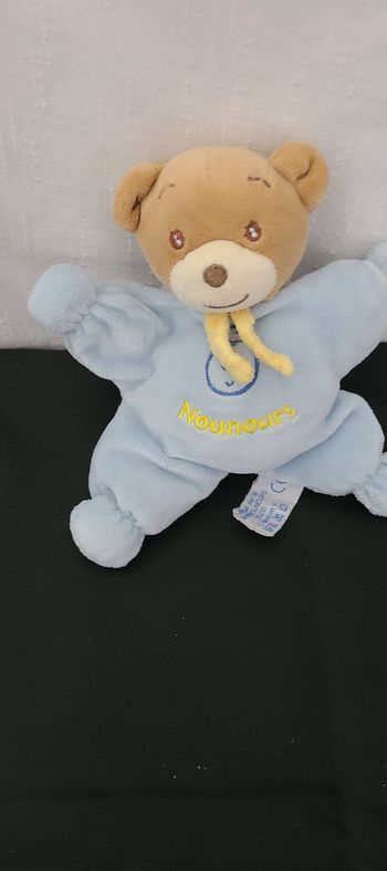 Doudou semi plat ours bleu coeur jaune NOUNOURS