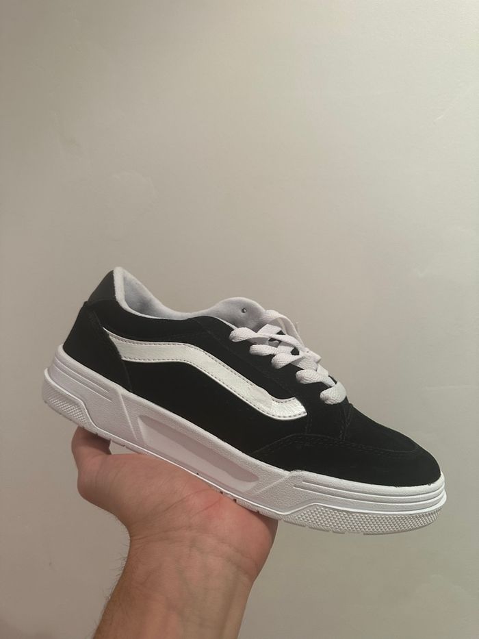 Vans hylane black / noir taille 38 - Neuf / neuve