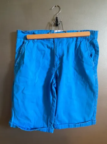 Short Billtornade bleu ciel