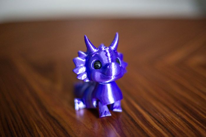 Tricératops / petit dragon articulé / animal articulé - violet métallisé - photo numéro 4