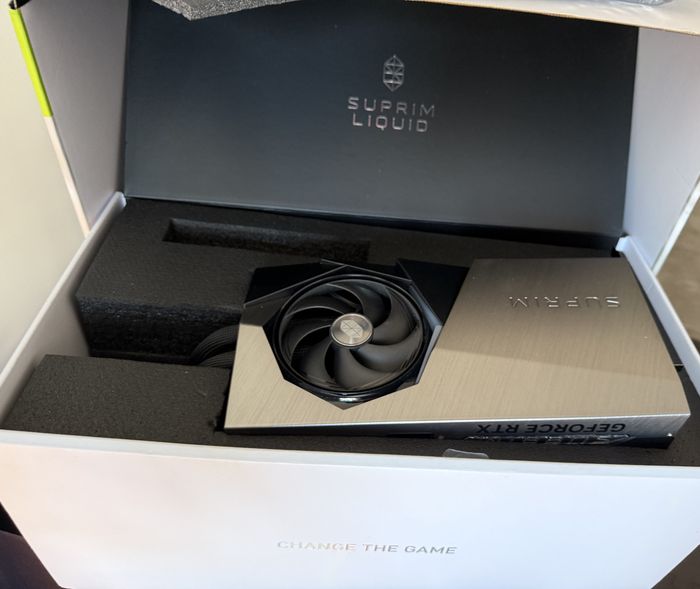 MSI GEFORCE RTX 5080 Suprim Liquid SOC - 16GB GDDR7 - photo numéro 4