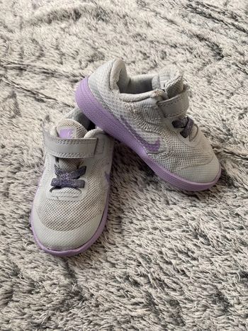 Baskets Nike évolution - taille 22