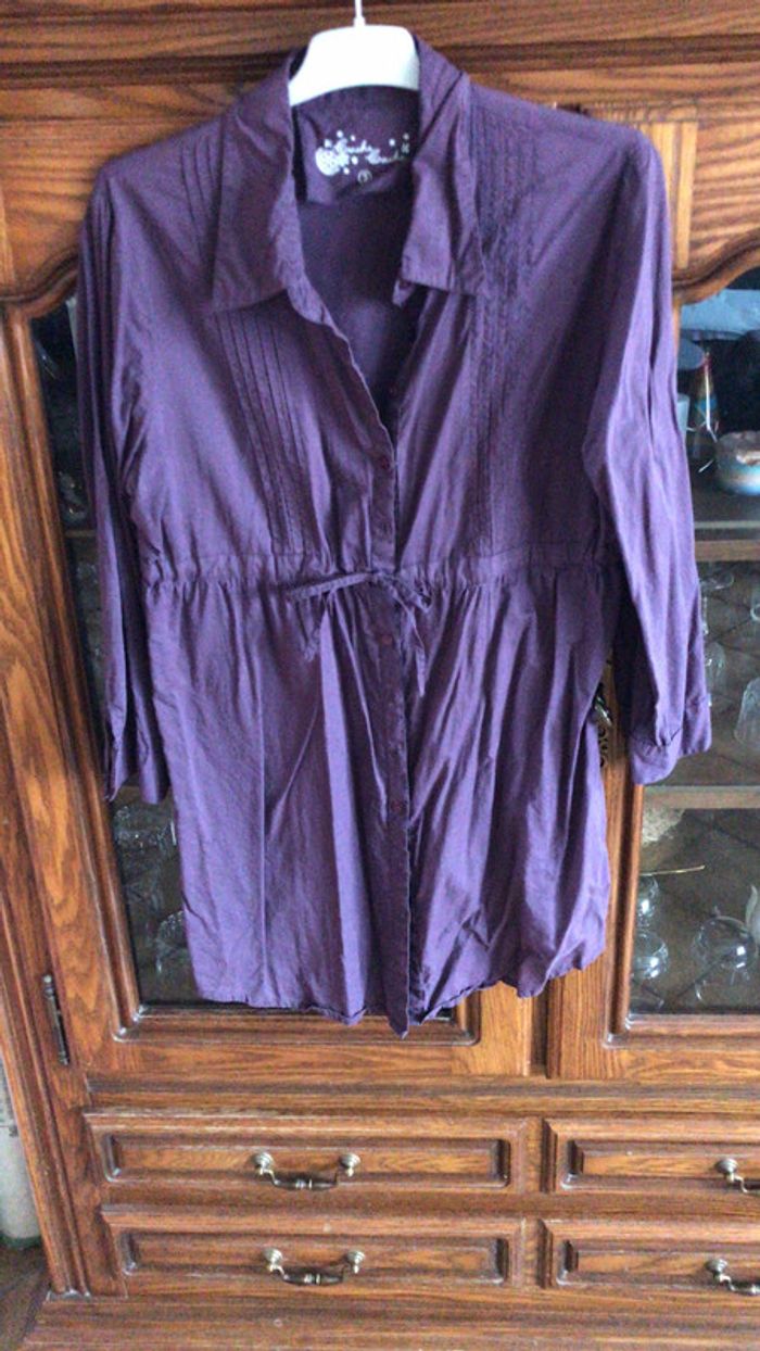 Tunique reserrable à la taille grâce à la ceinture intégrée