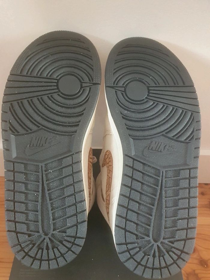 Nike Air Jordan 1 (40.5) - photo numéro 9