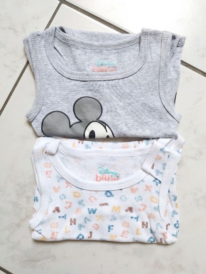 Lot de 2 bodies sans manche 9 mois Mickey Disney Baby