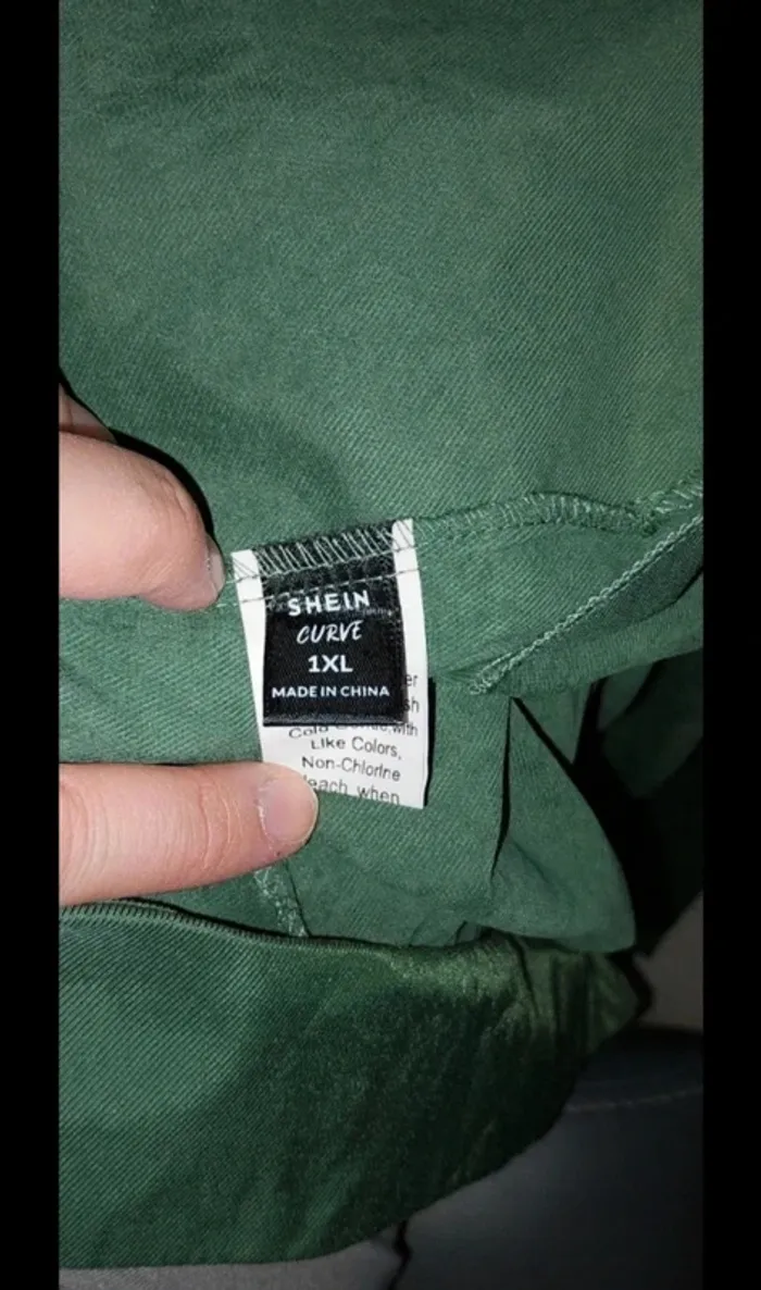 Veste verte Shein taille 1XL. Porté ouvert.
Neuve jamais portée - photo numéro 6