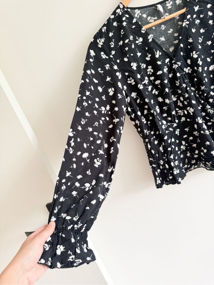 Blouse manches longues noir à motifs fleuri blanc amisu taille 38 M - photo numéro 4