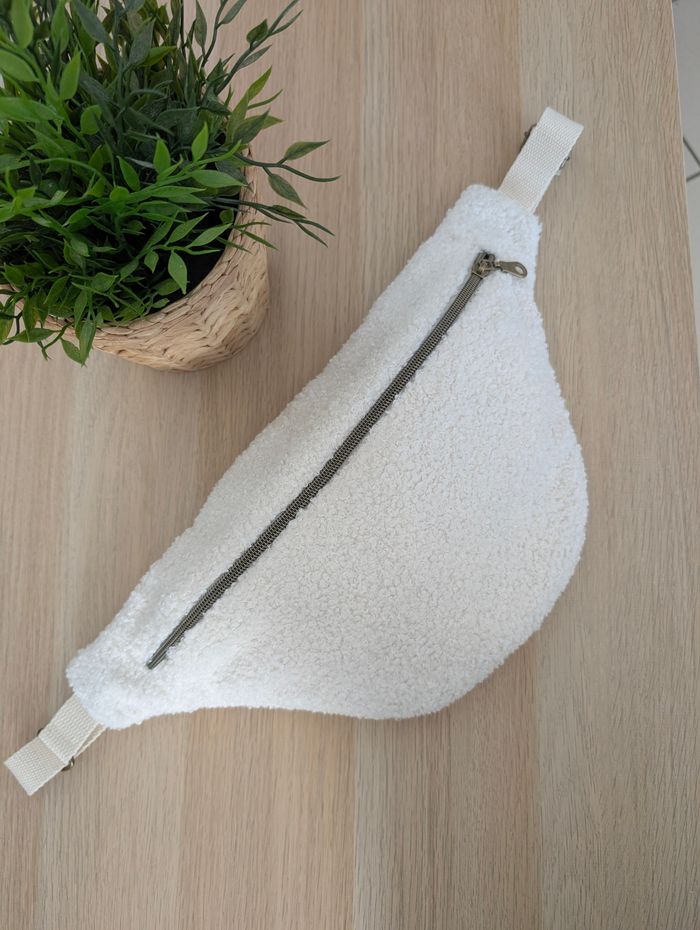 Sac banane femme en bouclette blanche - photo numéro 2