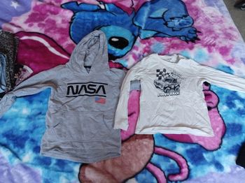 Pull nasa et pull kiabi avec motif voiture 8ans 