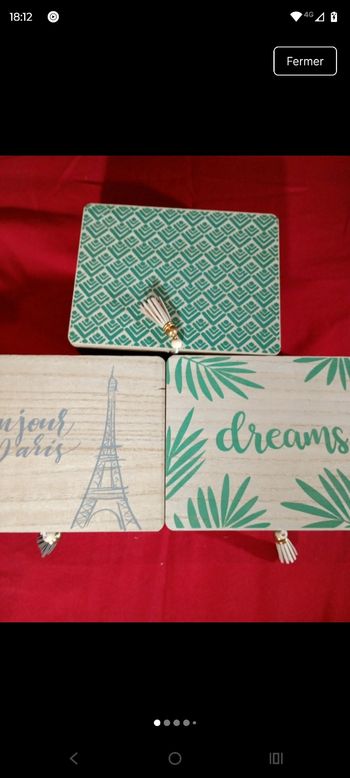 3 boîtes de décorations 