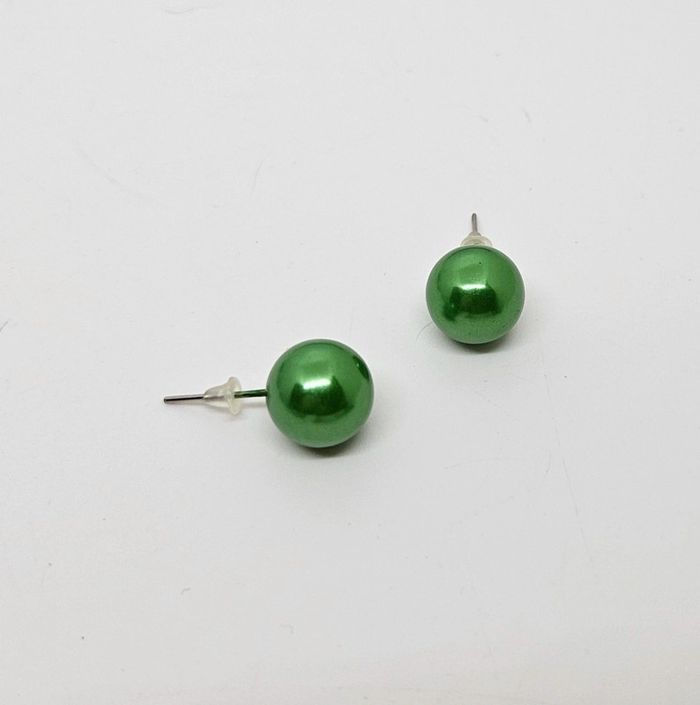 Paire de boucles d'oreilles. Neuve.