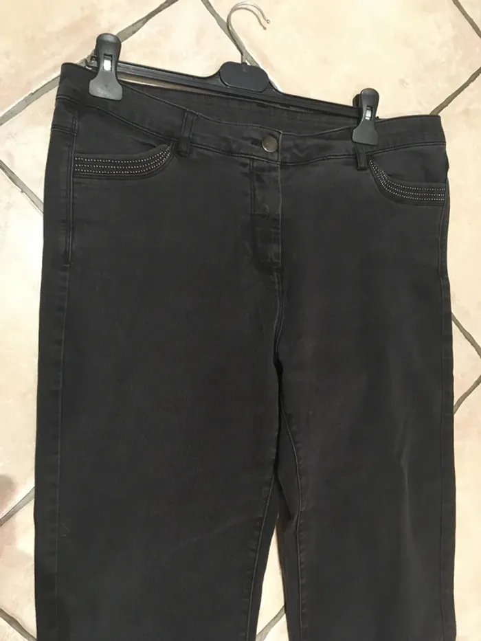 Superbe jeans en excellent état en 46 avec Strass aux poches - photo numéro 5
