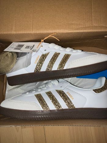 👟 Adidas Samba blanches à bandes dorées