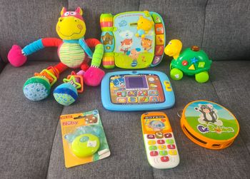 Lot de jouets bébé 