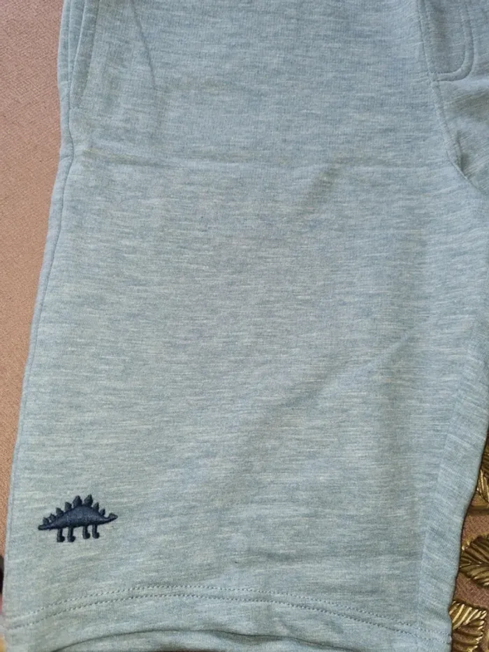 Short en coton dpam neuf 🦕🦖 12 ans - photo numéro 2