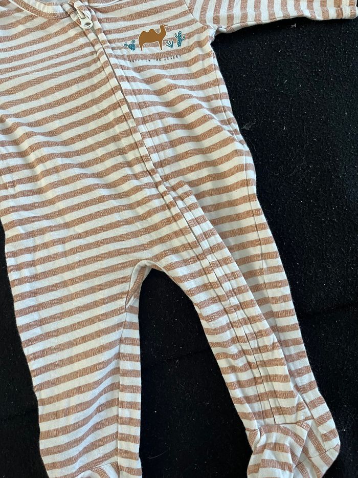 Pyjama 1 mois - photo numéro 3