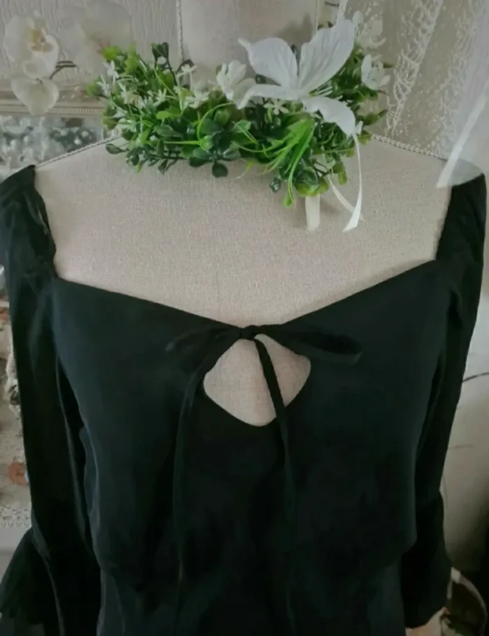 Blouse noire manches volantées Jacqueline Riu Taille 3 (40/42) Neuve - photo numéro 2