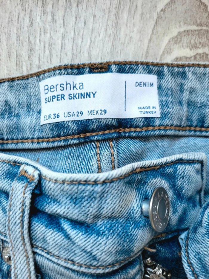 Jean Bershka Homme 36 – slim destroy bleu clair – effet déchiré tendance – look casual urbain - photo numéro 11