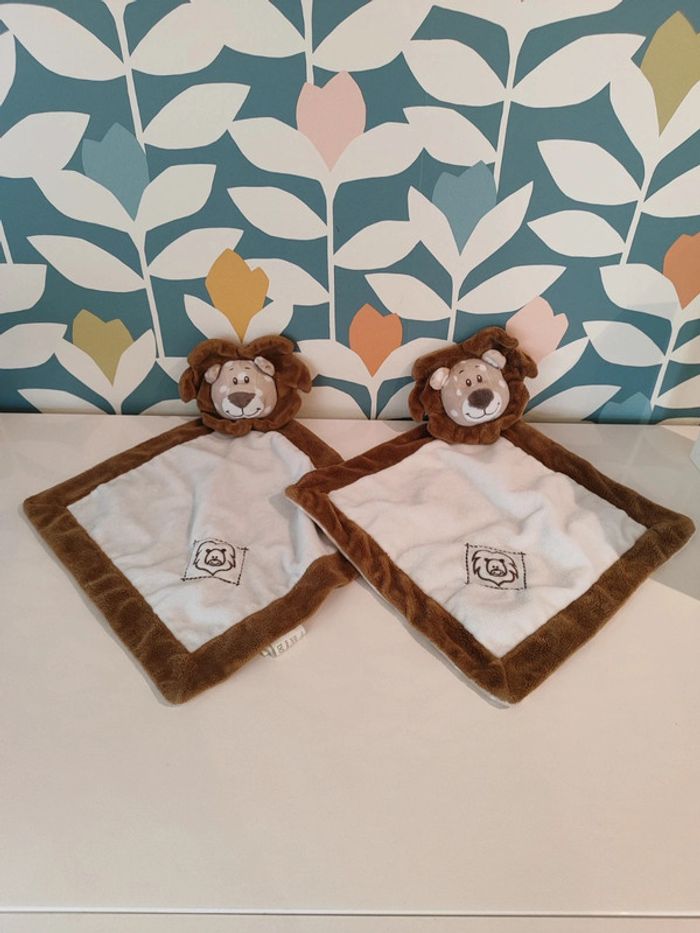 Doudou plat lion action