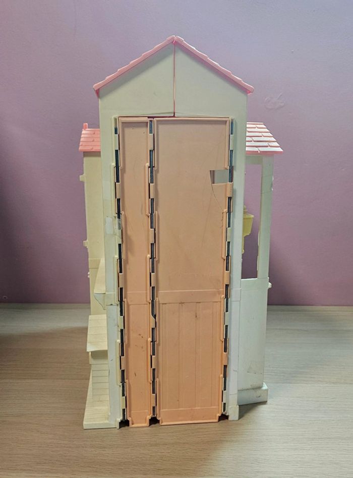 Grande maison barbie transportable - photo numéro 3