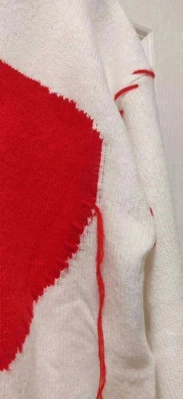 Neuf pull loose blanc avec coeur rouge M/L - photo numéro 4