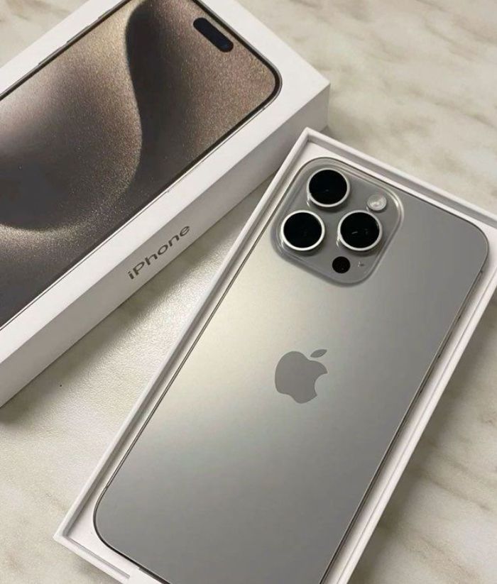 Une iPhone quinze pro Max - photo numéro 3