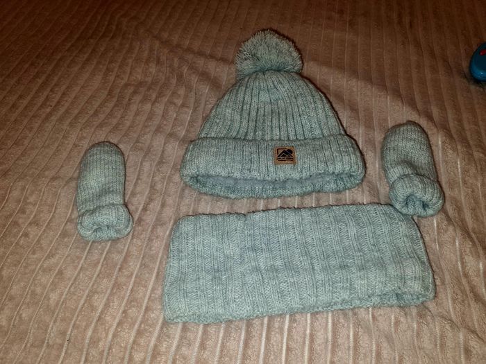 Ensemble bonnet + tour de cou+ moufles 6/9 mois