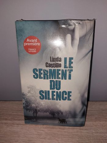 Livre le serment du silence neuf