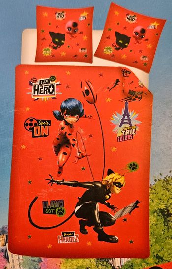 Parure de lit simple Lady Bug Miraculous - 1 housse de couette + 1 taie d'oreiller - Microfibre