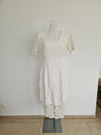 Robe blanche avec dentelle Pacifique Line