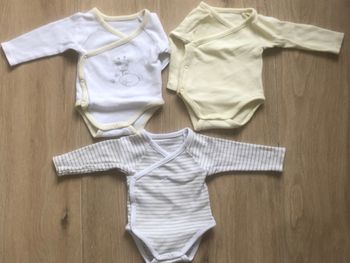 Lot bodys bébé garcon