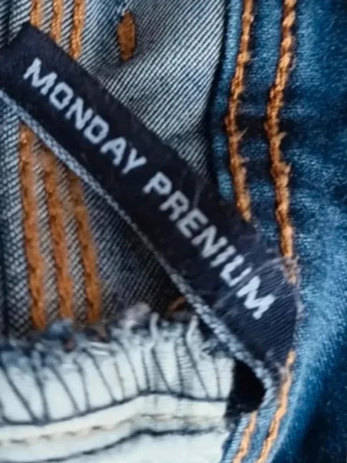Jean Monday , coupe slim fit ,taille basse ,texture stretch - photo numéro 5