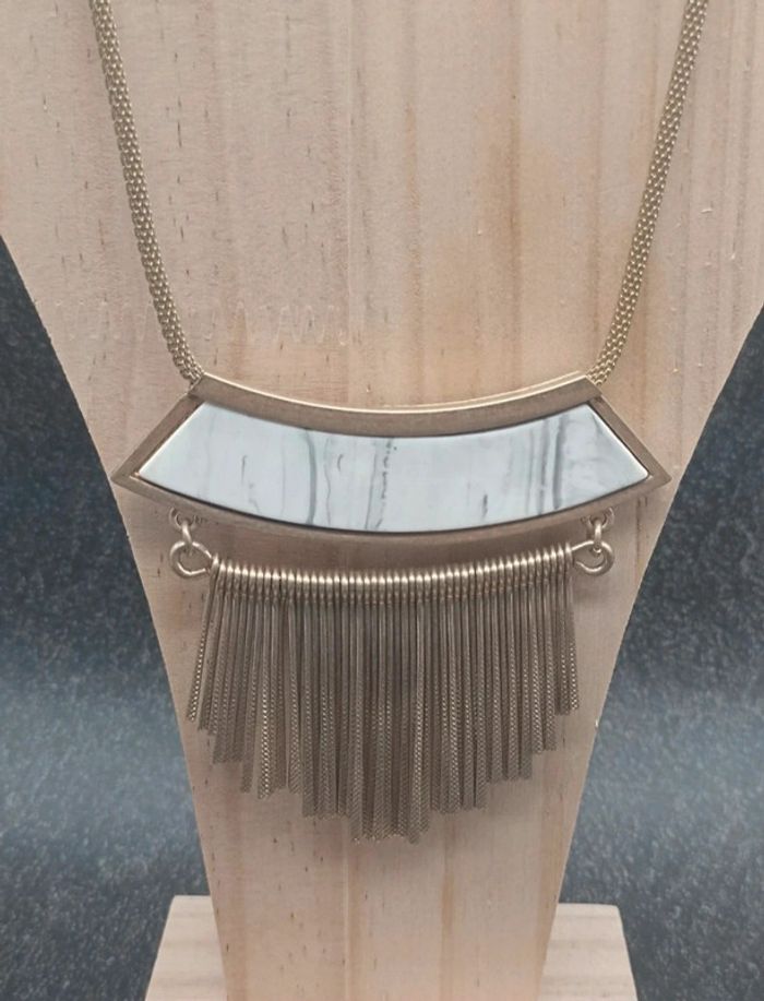 Collier plastron effet marbre - photo numéro 2