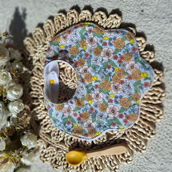 Bavoir forme fleur motifs fleurs