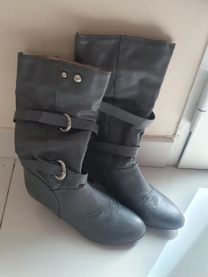 Bottes grises neuves 41