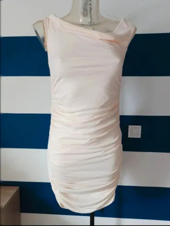 Superbe robe sans manche effet plissé neuve Pull&Bear taille M