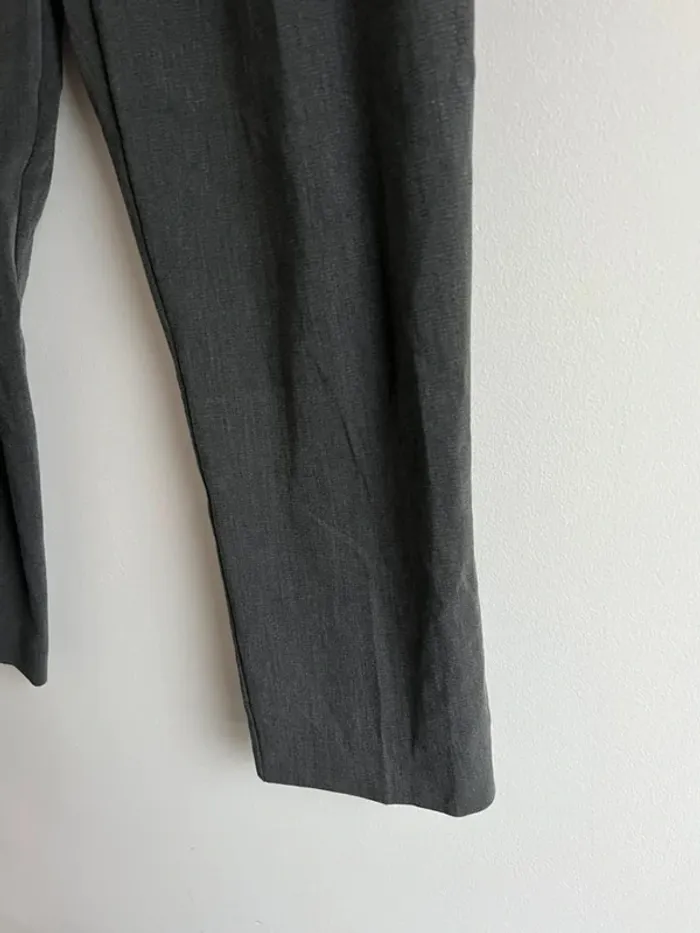 Pantalon gris ajusté - photo numéro 3