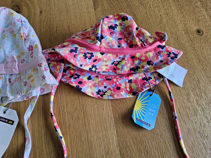 Lot 2 chapeaux de soleil taille 6 mois