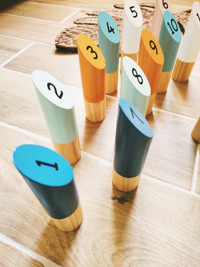 🎳 Lot de quilles Finlandaise colorés en bois avec numéros marque Vertbaudet - photo numéro 3