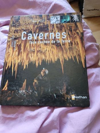 Cavernes face cachee de la Terre