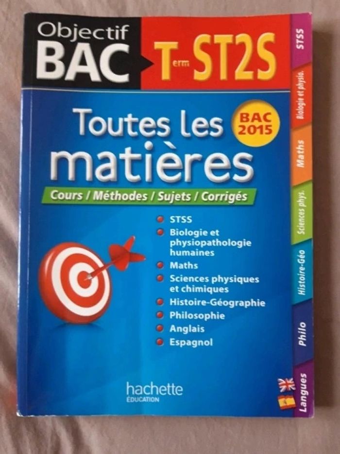 Livre Hachette bac st2s toutes matieres