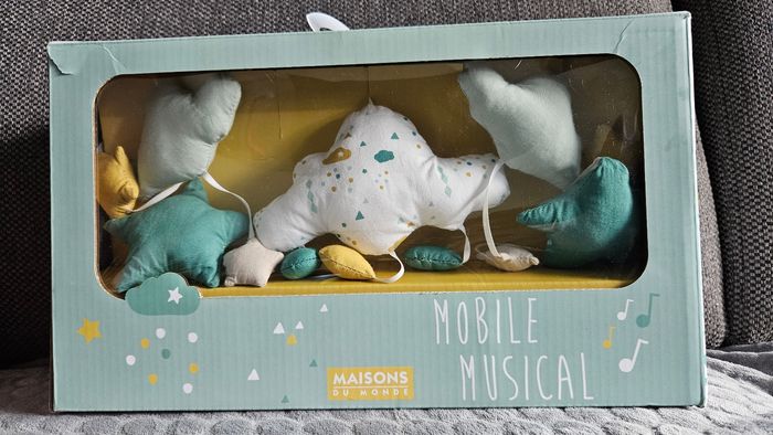 Mobile musical Gaston nuages et étoiles - photo numéro 5