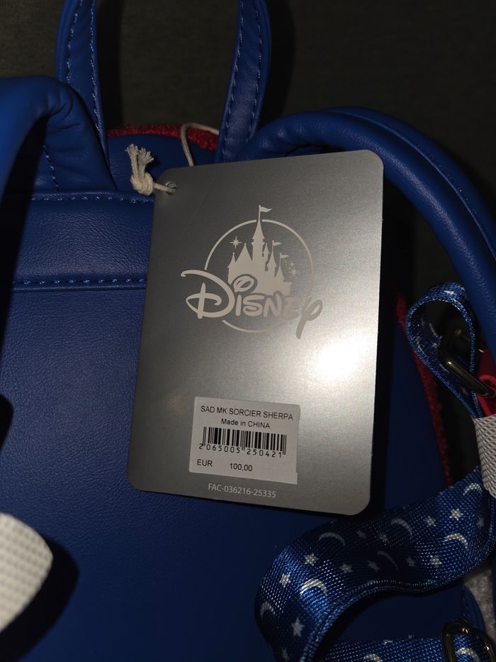 Sac à dos Loungefly Polaire logo Mickey Sorcier Disneyland Paris +1 goodies Disney offert - photo numéro 4