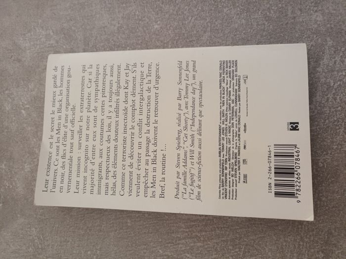 Livre Men in Black - photo numéro 2