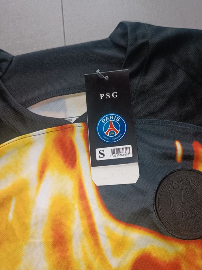 Maillot PSG taille S - photo numéro 2