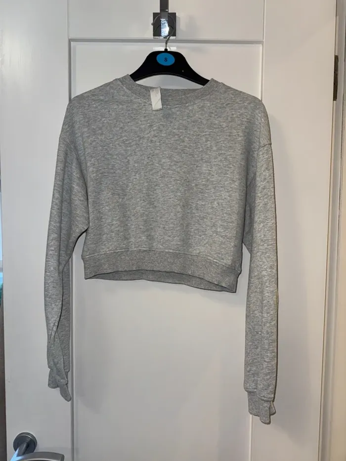 Girls grey cropped jumper H&M age 10-12 10 ans / 140 cm·Très bon éta