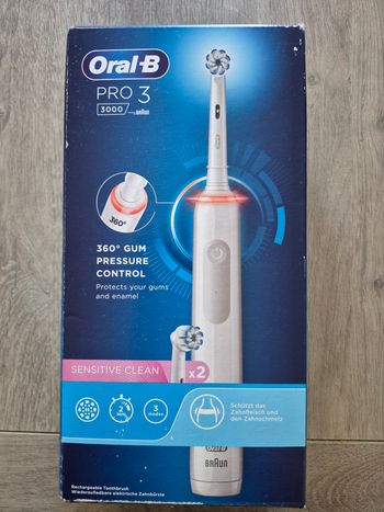 Brosse à Dents électriques oral b Pro 3 avec 2 Brossettes. 