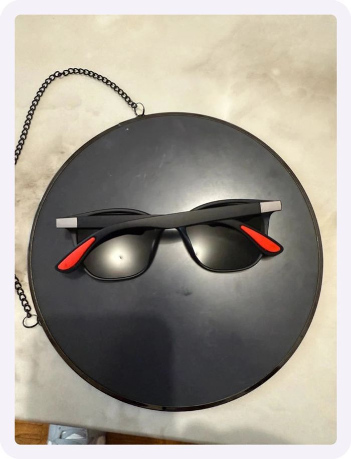 Lunette de soleil noire rouge - photo numéro 2