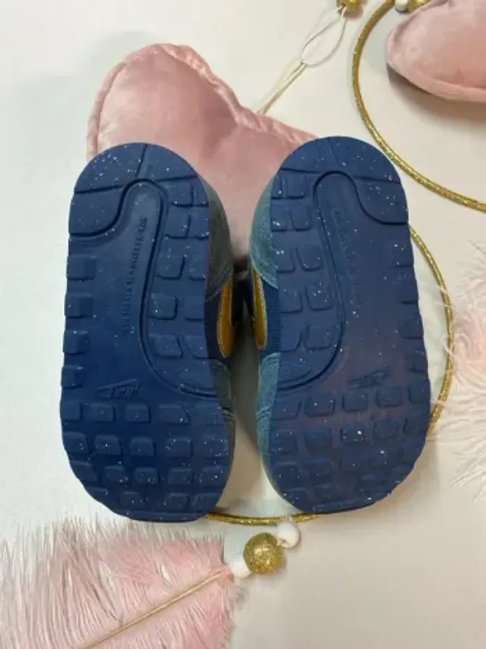 Basket fille Nike - Taille 23,5 - photo numéro 2