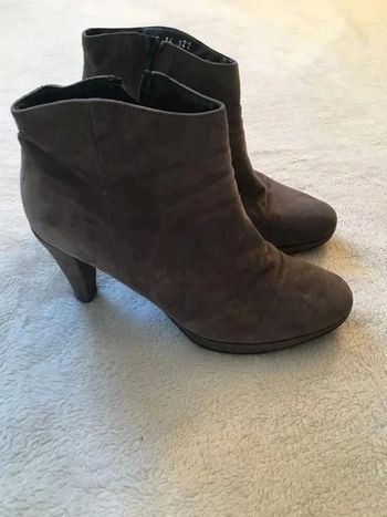 Bottines classes élégantes à talon fin en daim velours marron taupe gris